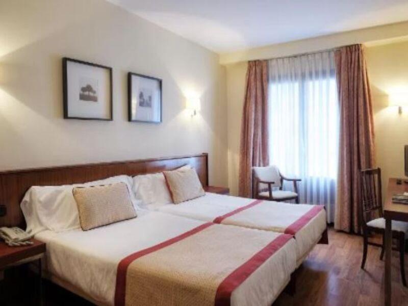 Hotel Y Apartamentos Arias Navia Zewnętrze zdjęcie
