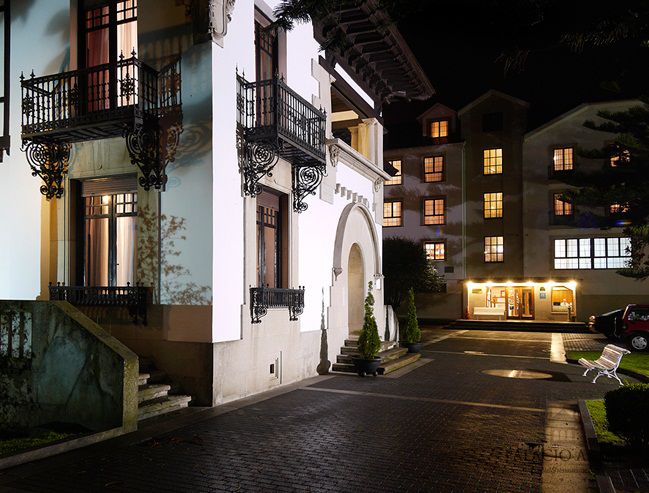 Hotel Y Apartamentos Arias Navia Zewnętrze zdjęcie