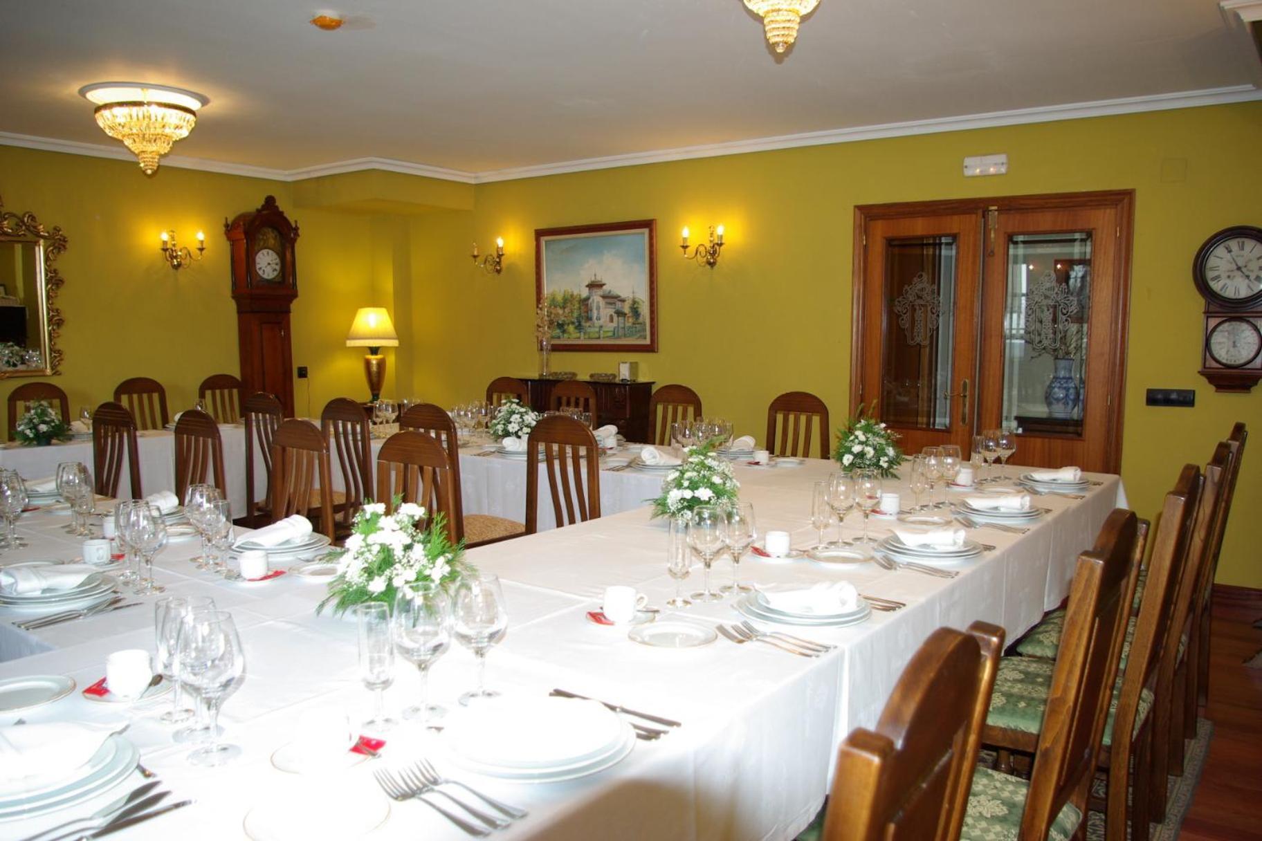 Hotel Y Apartamentos Arias Navia Zewnętrze zdjęcie