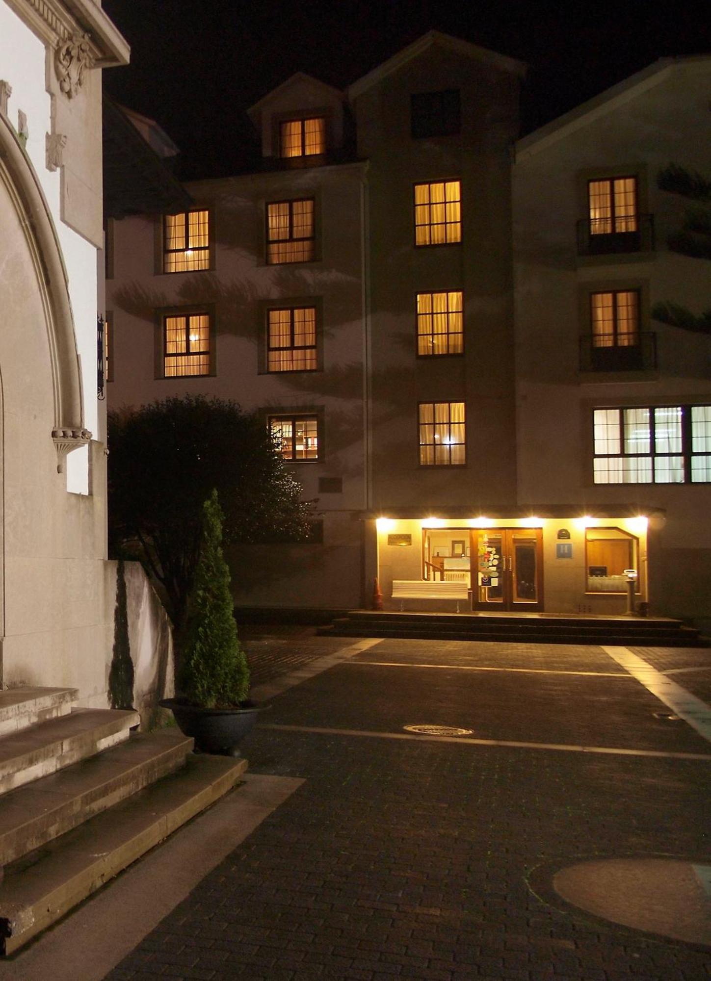 Hotel Y Apartamentos Arias Navia Zewnętrze zdjęcie