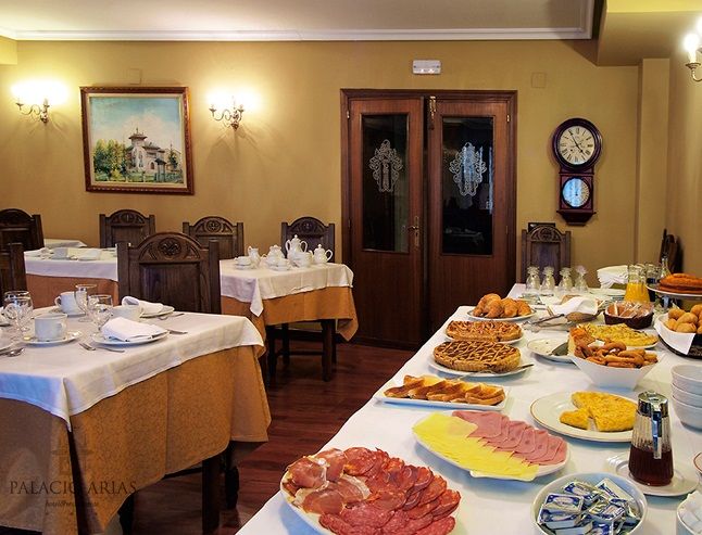 Hotel Y Apartamentos Arias Navia Zewnętrze zdjęcie
