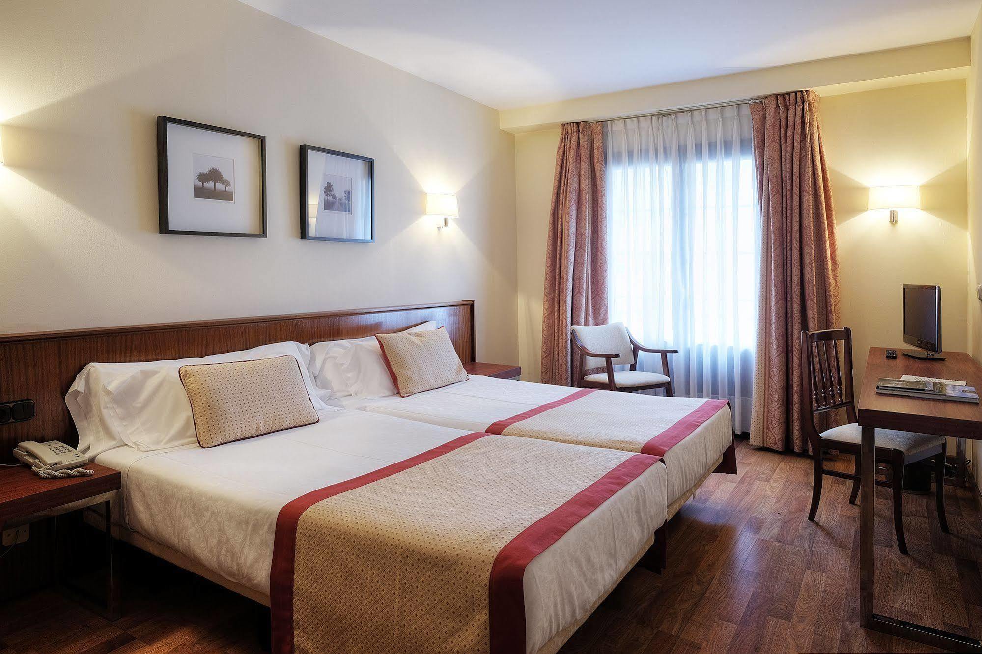 Hotel Y Apartamentos Arias Navia Zewnętrze zdjęcie