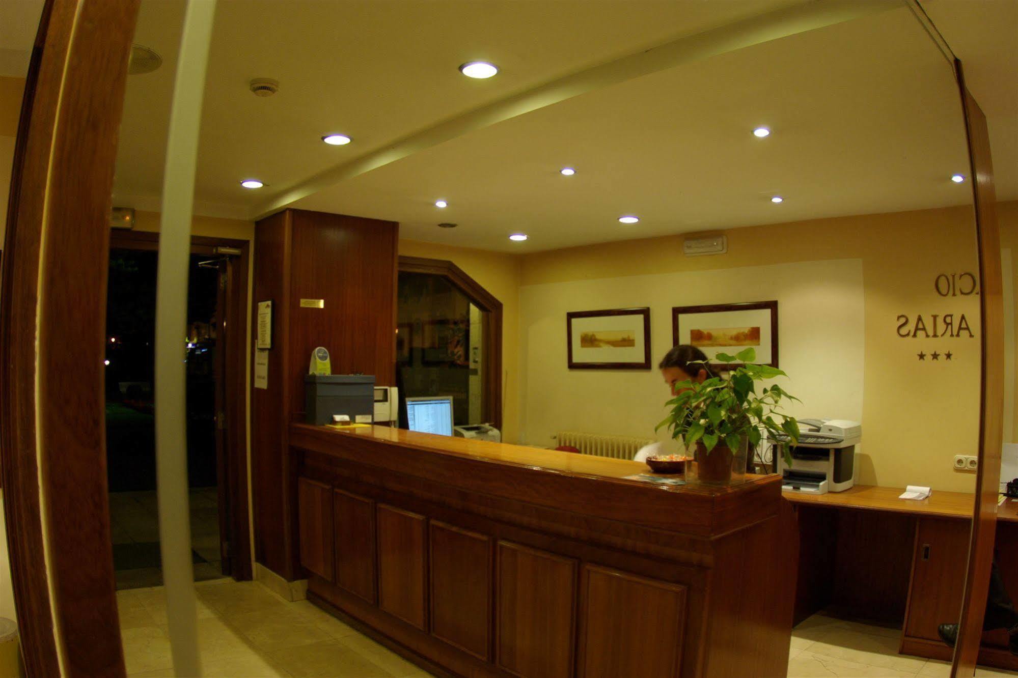 Hotel Y Apartamentos Arias Navia Zewnętrze zdjęcie