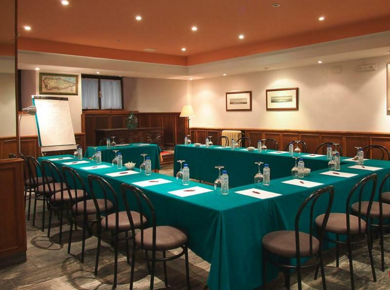 Hotel Y Apartamentos Arias Navia Zewnętrze zdjęcie