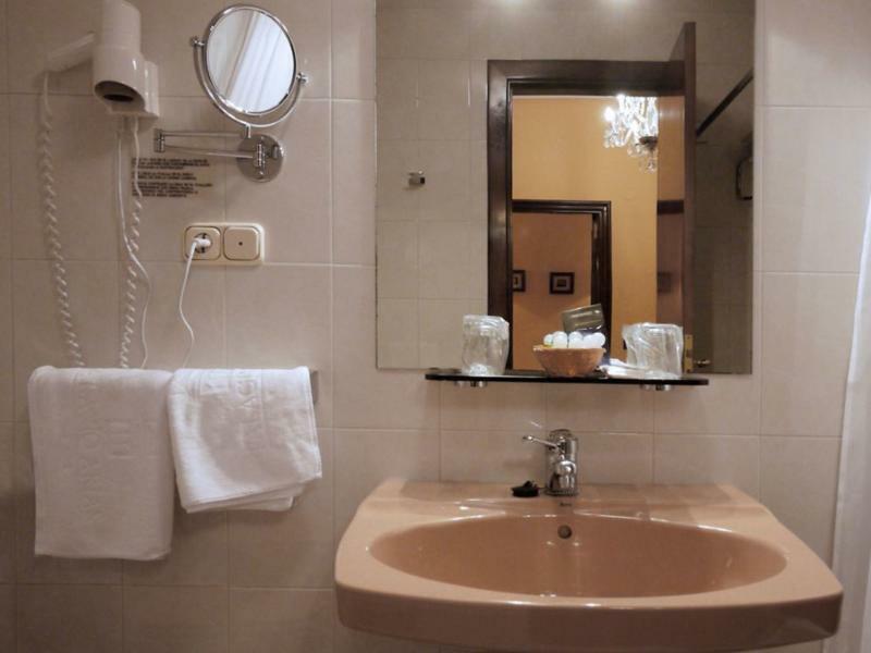 Hotel Y Apartamentos Arias Navia Zewnętrze zdjęcie