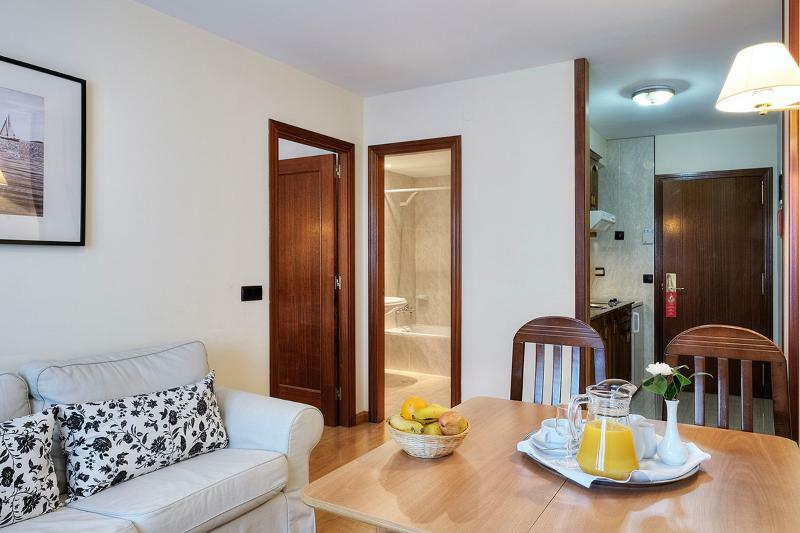 Hotel Y Apartamentos Arias Navia Zewnętrze zdjęcie