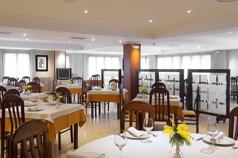 Hotel Y Apartamentos Arias Navia Zewnętrze zdjęcie